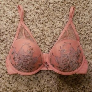 FREE W/ PURCHASERose lace bra